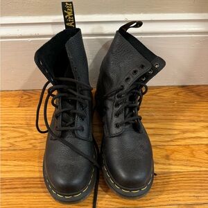 Dr. Marten’s Virginia Learner Boots